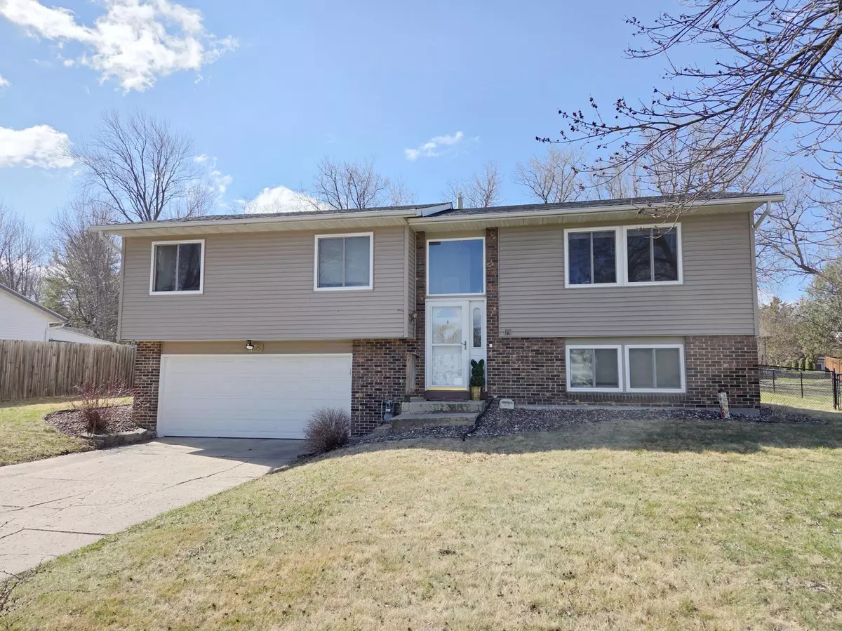 Owatonna, MN 55060,435 Willow Creek DR