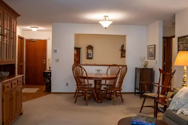 Hopkins, MN 55343,32 11th AVE S #305