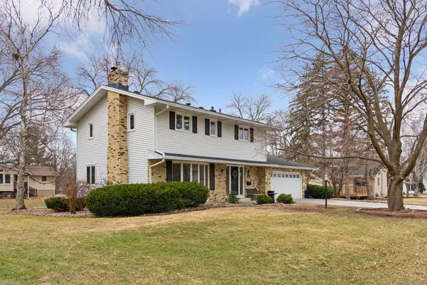Golden Valley, MN 55427,8215 Westbend RD