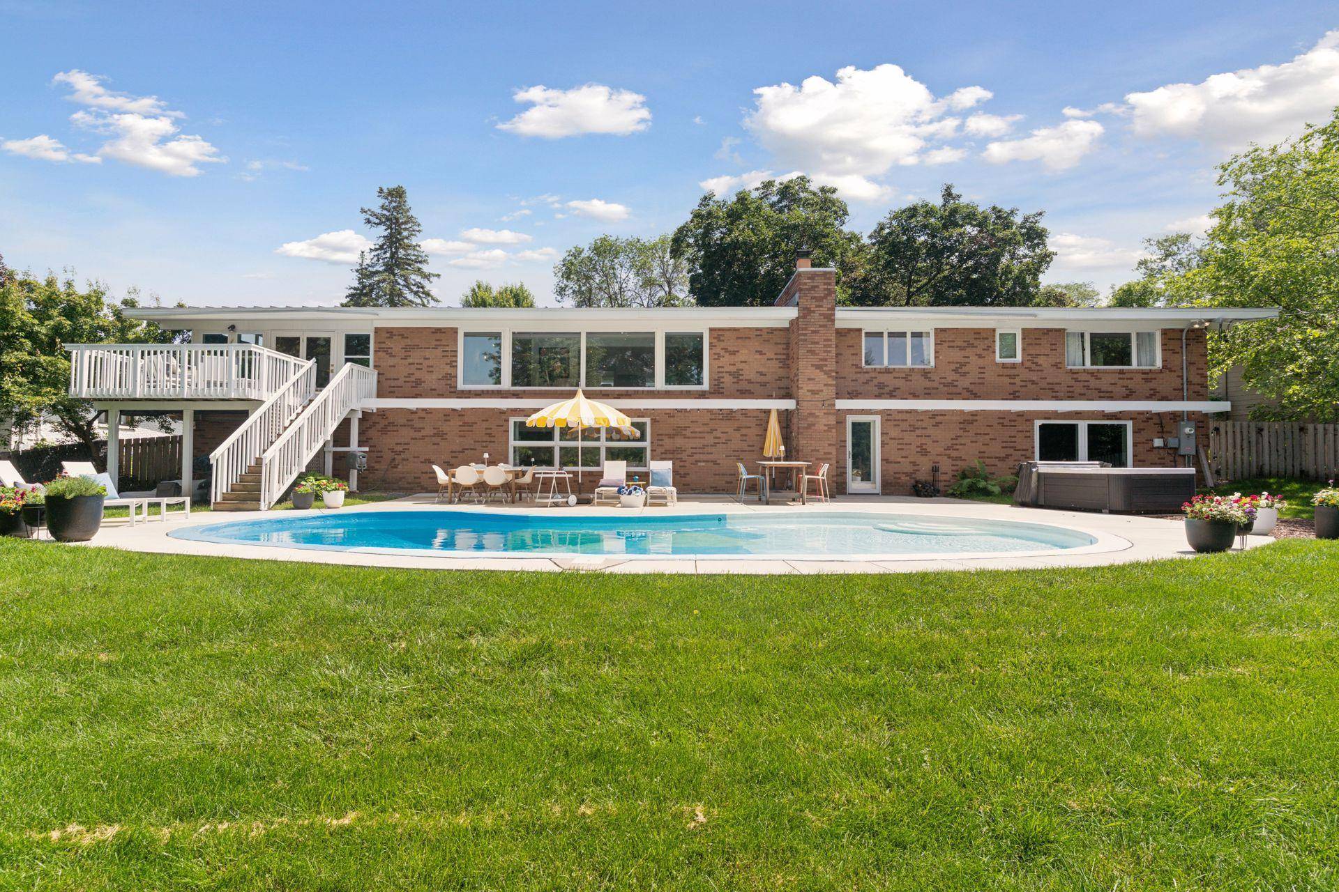 5504 Merritt CIR, Edina, MN 55436
