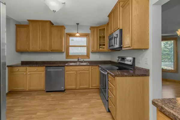 Oakdale, MN 55128,4975 Heather Ridge RD N