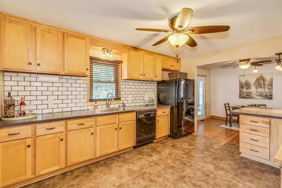 122 Kingston AVE, Maplewood, MN 55117
