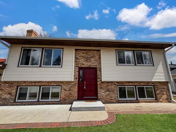 Vadnais Heights, MN 55127,4534 Oakhurst AVE