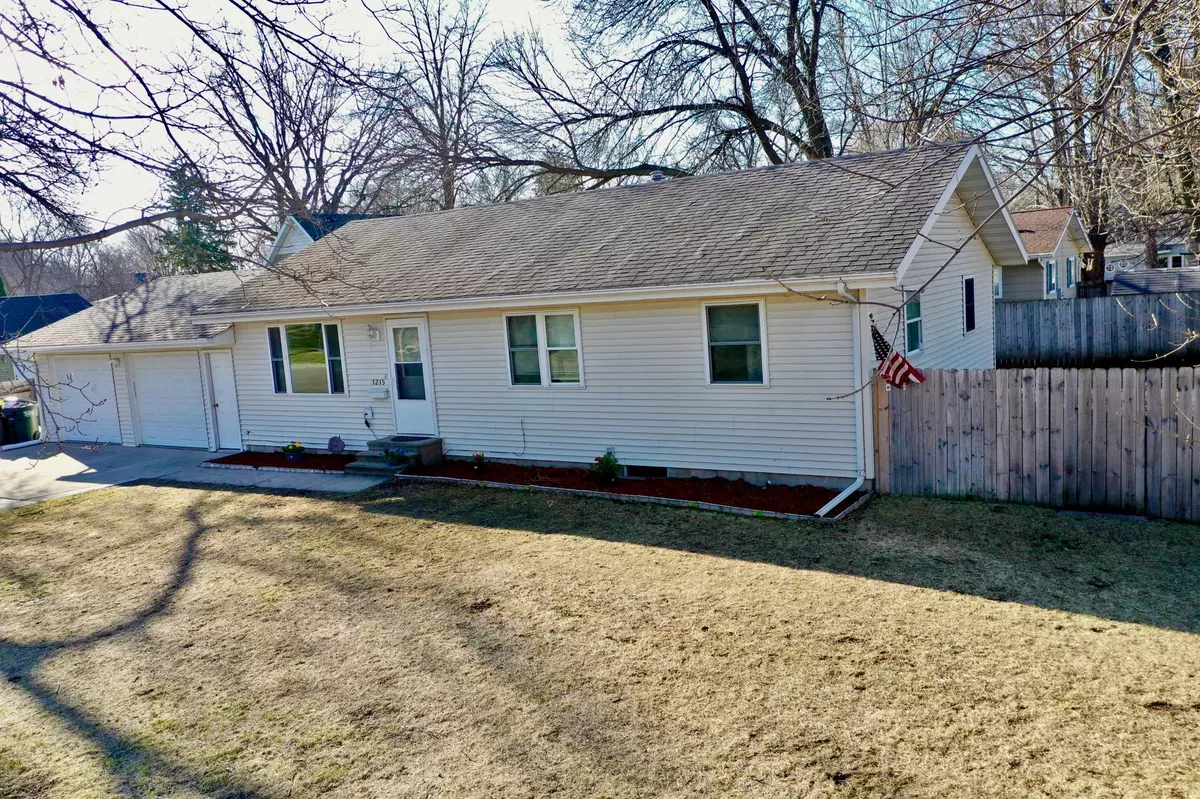 Willmar, MN 56201,1215 Gorton AVE NW