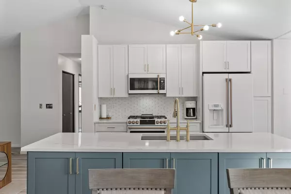 9073 Sequoia RD, Woodbury, MN 55125