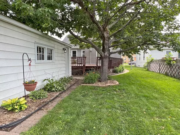 South Saint Paul, MN 55075,738 6th AVE S