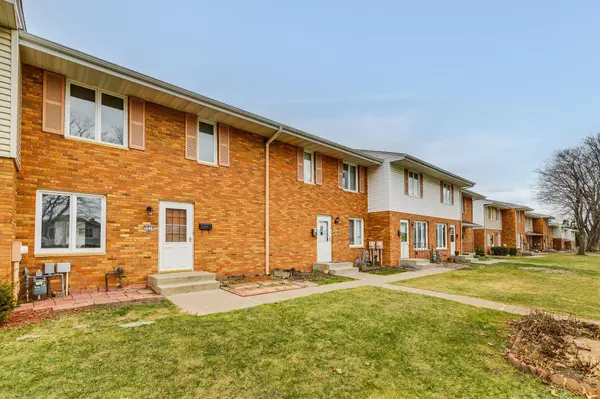 2018 Arkwright ST, Maplewood, MN 55117