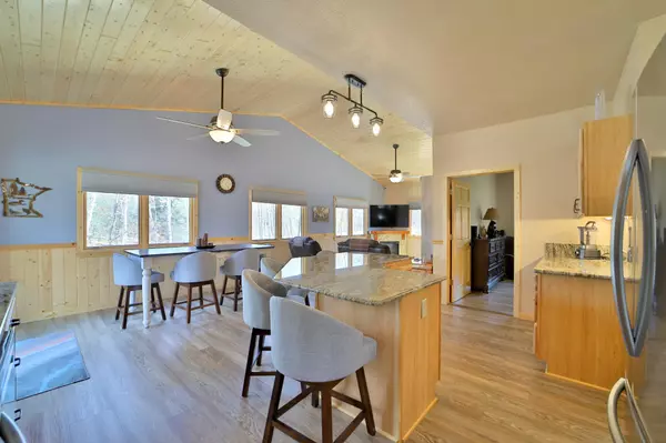 Pequot Lakes, MN 56472,9832 Wood RDG