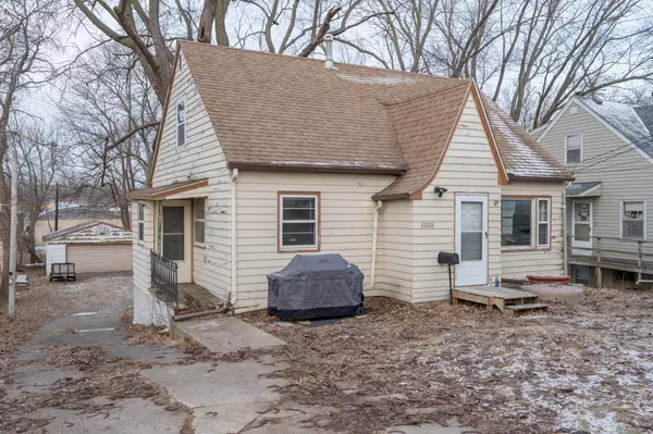 Albert Lea, MN 56007,1328 Saint John AVE