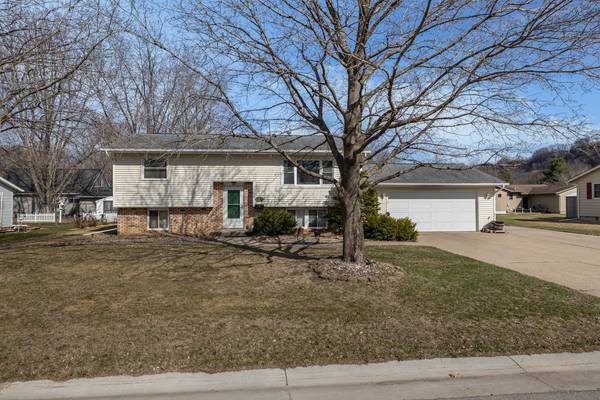 1049 Pine Grove LN, Lake City, MN 55041