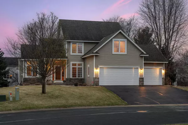 1562 Sussex PL, Shakopee, MN 55379