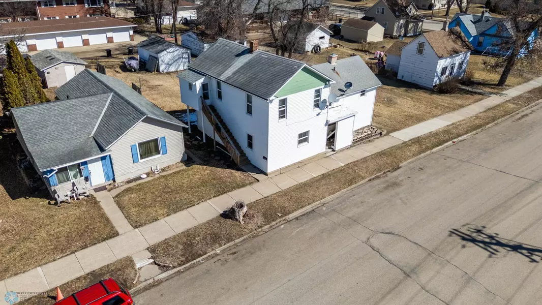 421 2nd ST NE, Valley City, ND 58072