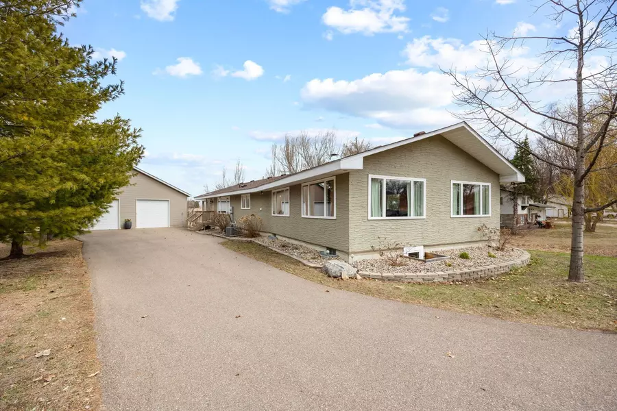 165 5th AVE NW, Hutchinson, MN 55350