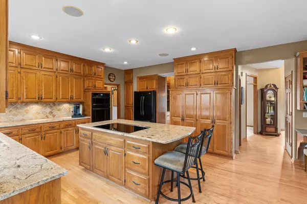 Lakeville, MN 55044,17683 Kingswood CIR
