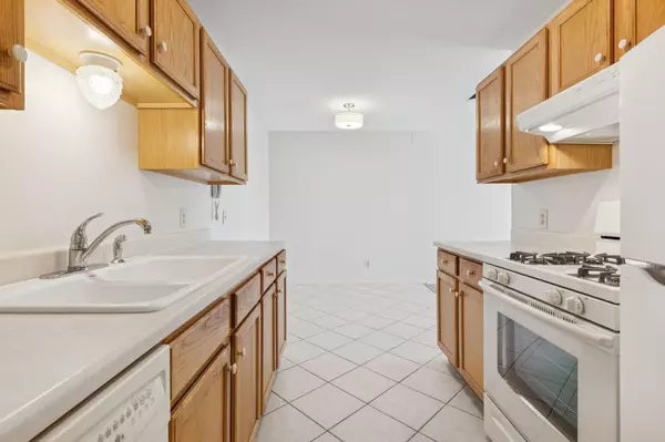 Edina, MN 55435,7320 York AVE S #208-2