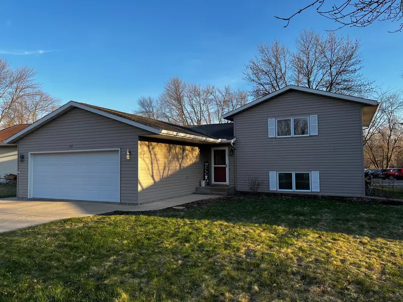 505 Abby LN, Glencoe, MN 55336