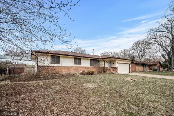 Burnsville, MN 55337,140 Timberland DR