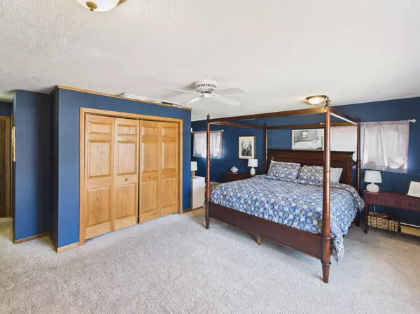 Paynesville, MN 56362,664 Business 23 W