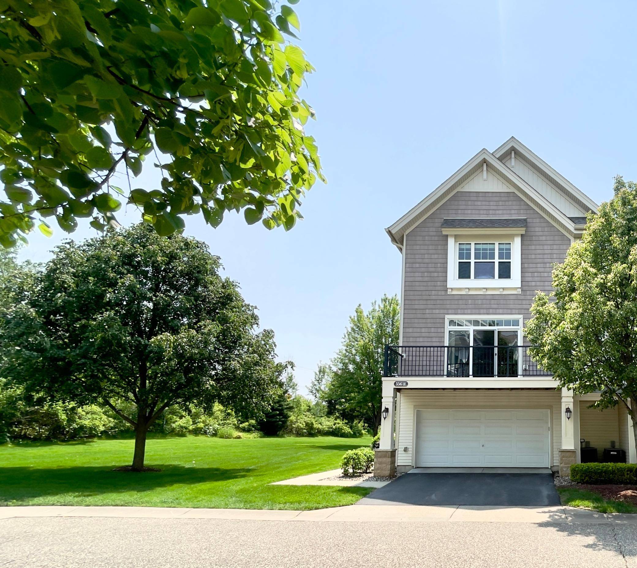 3561 Hazel TRL #E, Woodbury, MN 55129