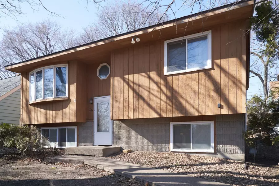 1701 Reaney AVE, Saint Paul, MN 55106