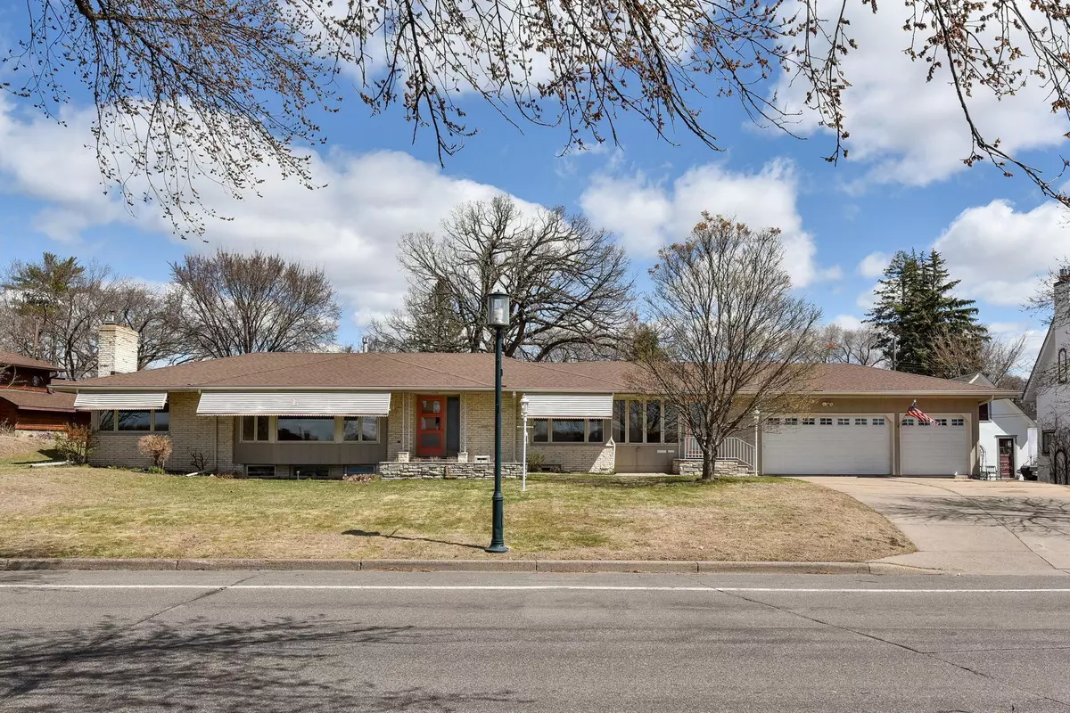 Robbinsdale, MN 55422,4120 Shoreline DR