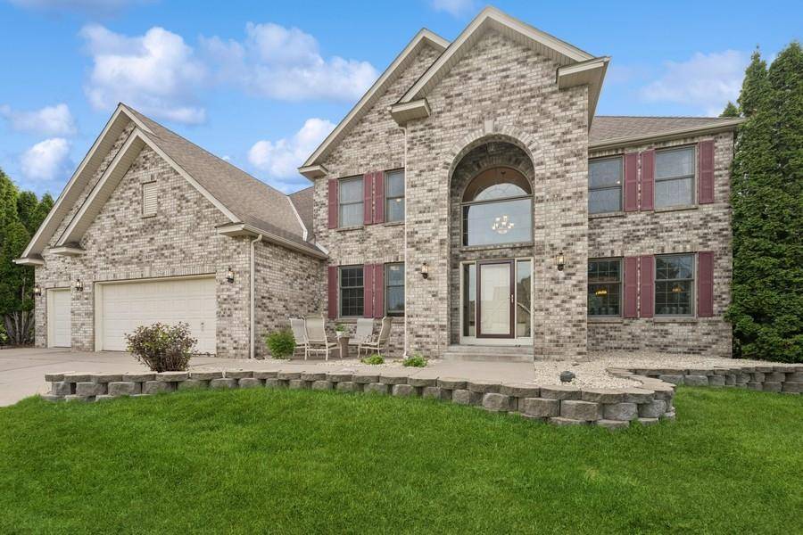 18397 Smith CT NW, Elk River, MN 55330