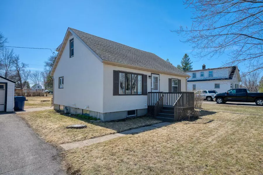 1938 E 25th ST, Hibbing, MN 55746