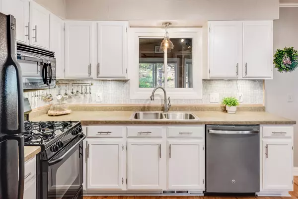 Eden Prairie, MN 55347,16614 Terrey Pine DR