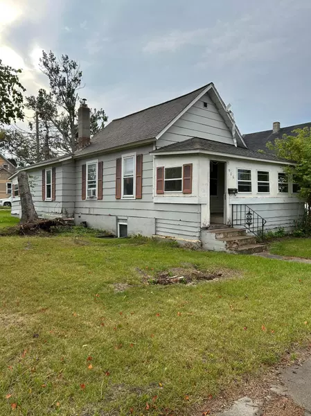 906 Irvine AVE NW, Bemidji, MN 56601