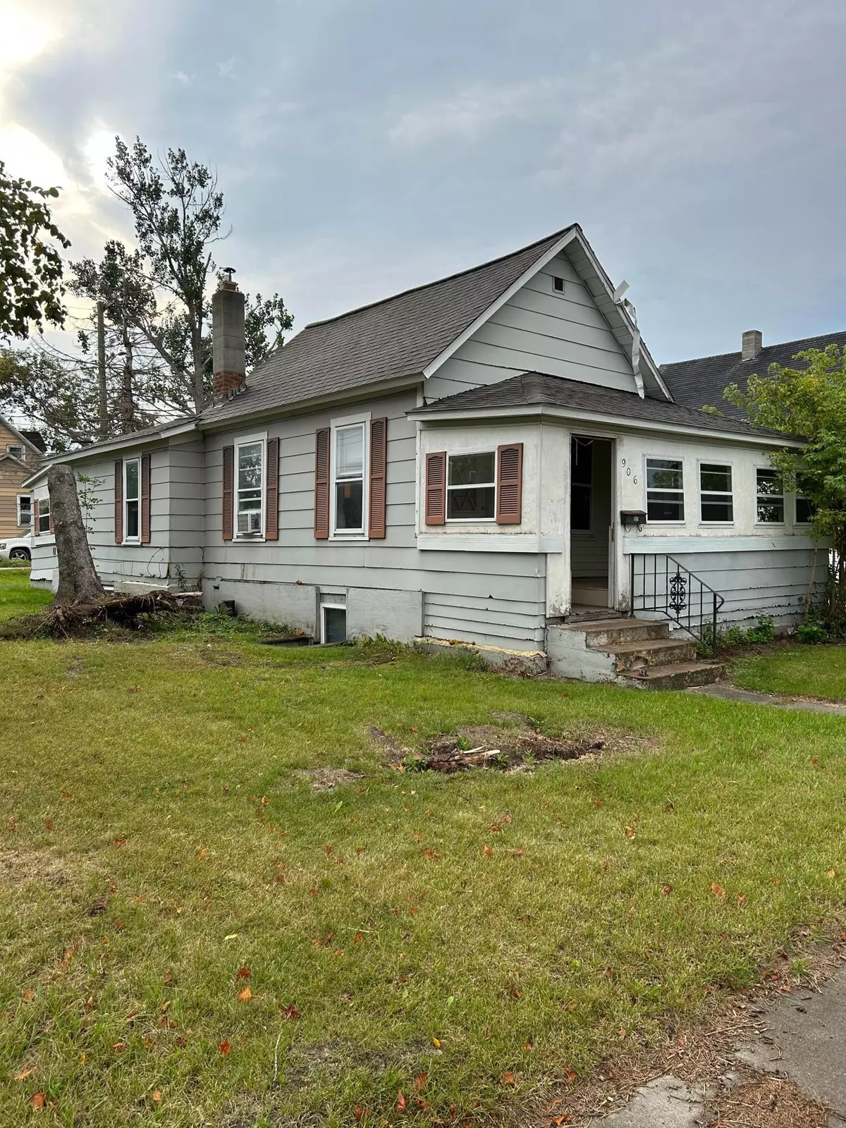 Bemidji, MN 56601,906 Irvine AVE NW