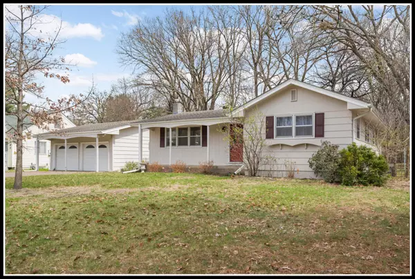 Mounds View, MN 55112,7075 Knollwood DR