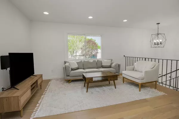 Minneapolis, MN 55410,5750 Thomas CIR S