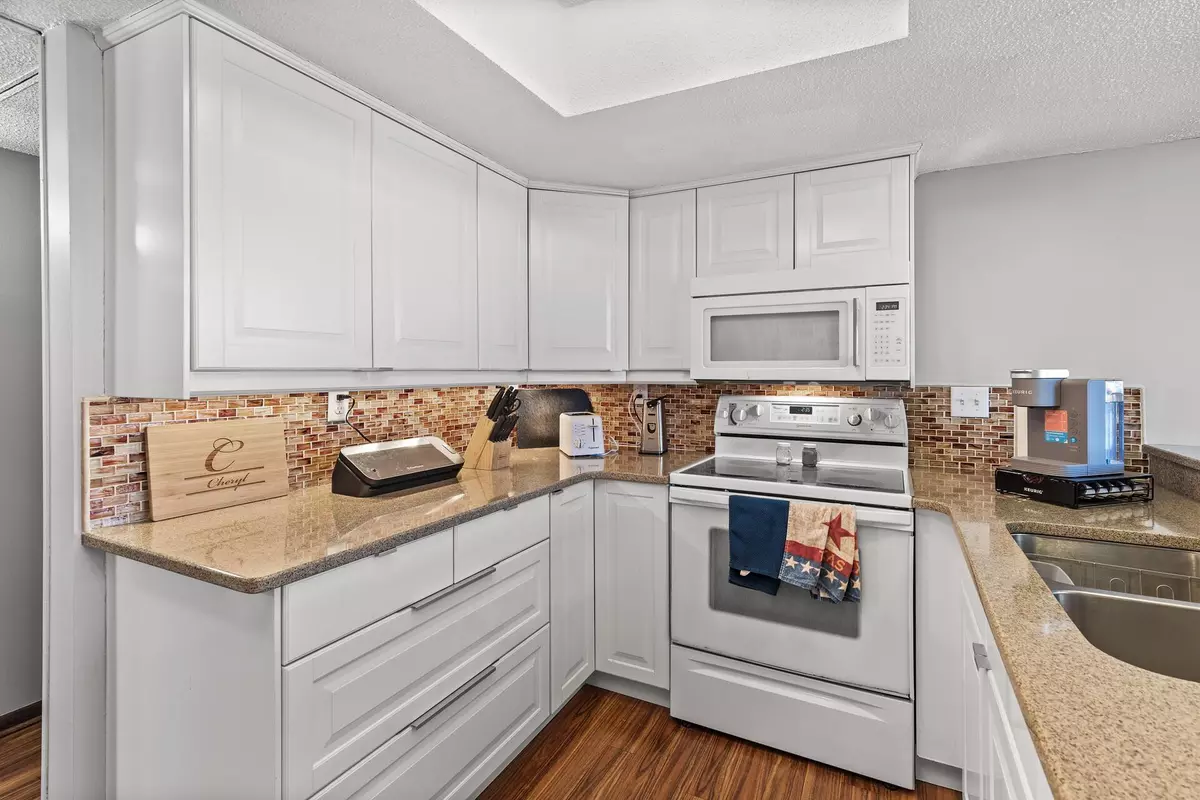 Edina, MN 55436,6085 Lincoln DR #122