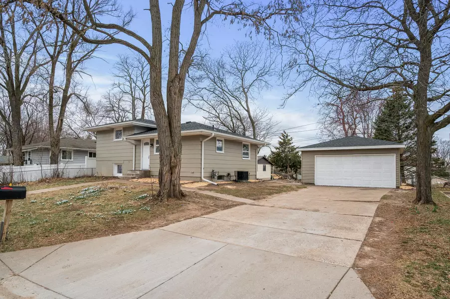 237 Sigurd ST, Saint Paul, MN 55106