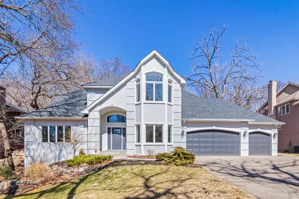 69 Locust ST, Mahtomedi, MN 55115