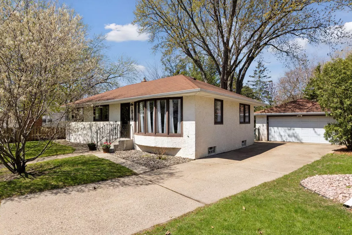 West Saint Paul, MN 55118,1319 Galvin AVE