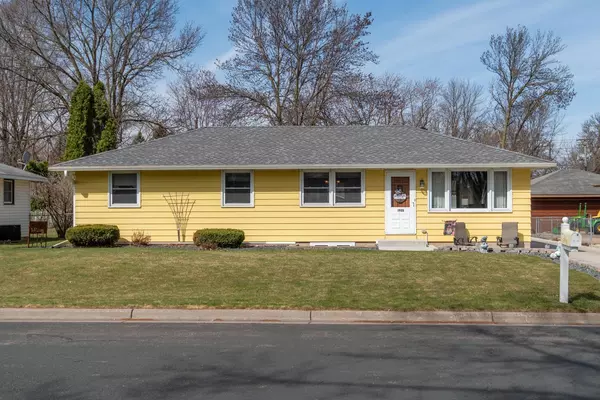 Hastings, MN 55033,1926 Maple ST