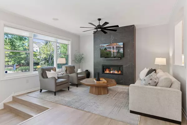 Minneapolis, MN 55401,9 4th AVE N #101