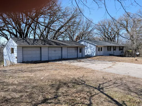 1433 Ridgeview DR, Montevideo, MN 56265