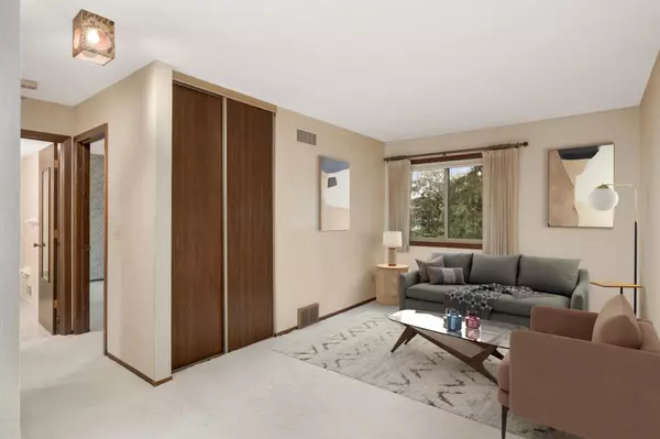 Shoreview, MN 55126,888 Nancy CIR