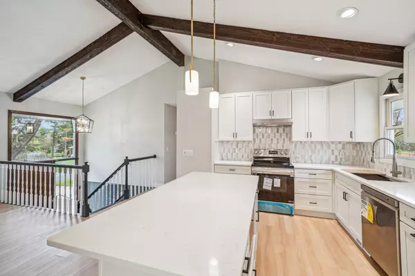 Chanhassen, MN 55317,7080 Shawnee LN