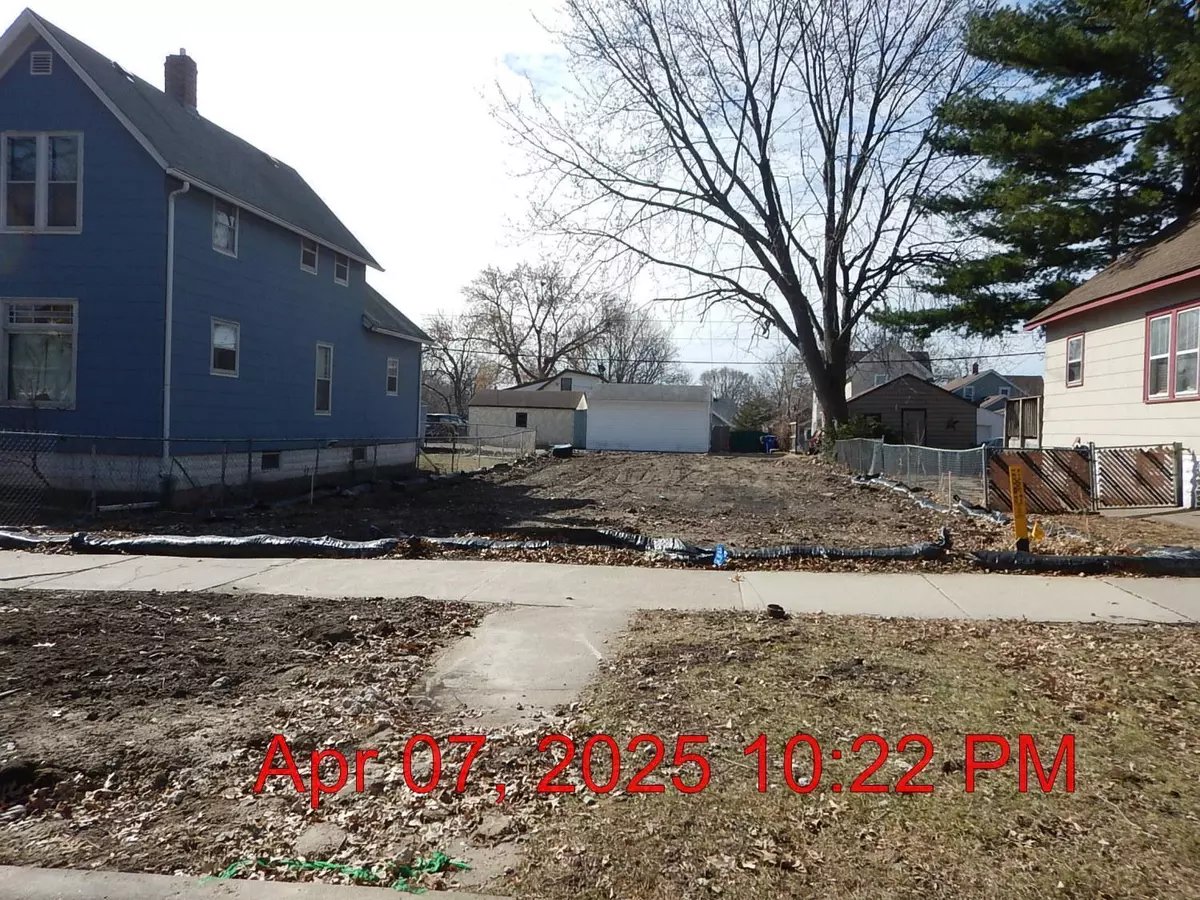 Saint Paul, MN 55102,966 James AVE
