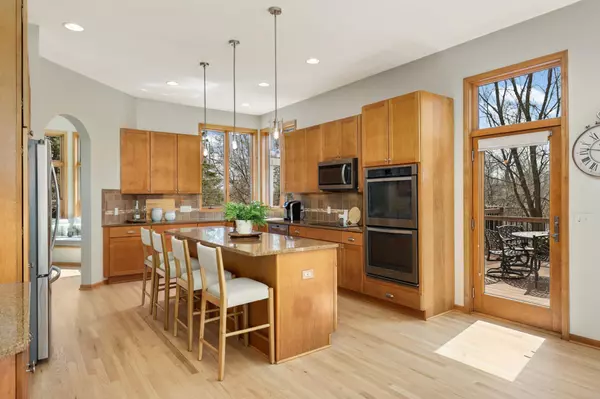 19097 Inndale DR, Lakeville, MN 55044
