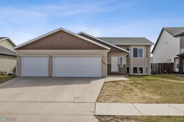 4582 16th ST S, Moorhead, MN 56560