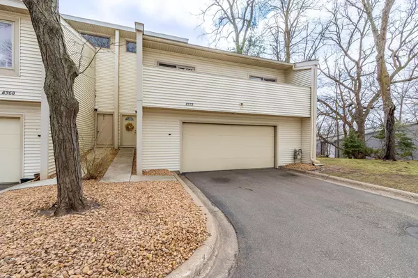 8372 Lower 138th CT, Apple Valley, MN 55124