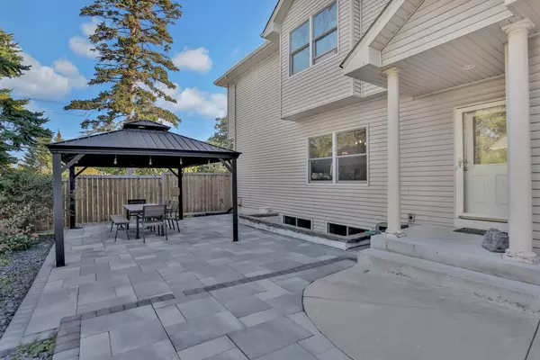 Edina, MN 55436,5343 Interlachen BLVD