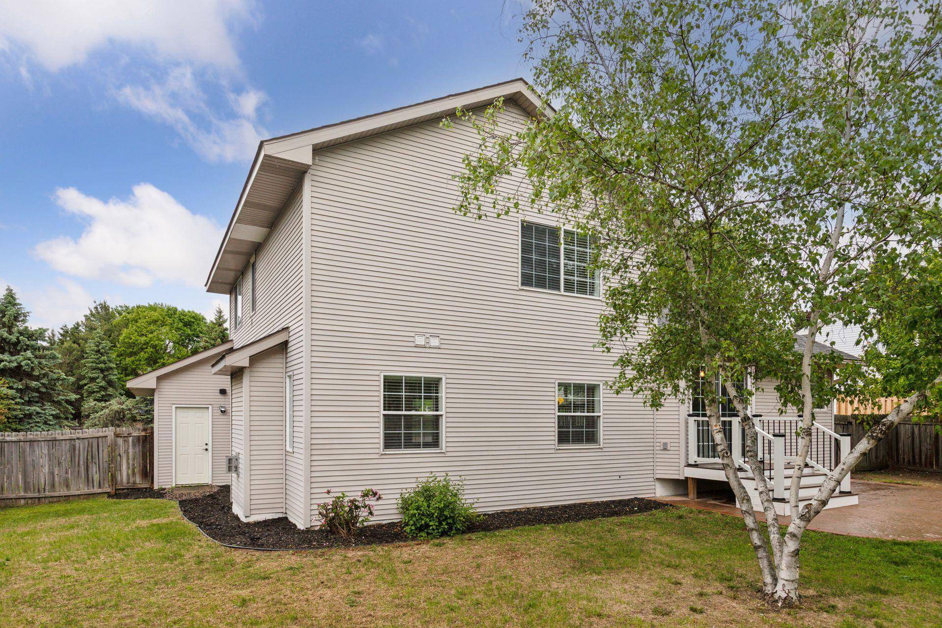 Maplewood, MN 55119,2384 Schaller DR E