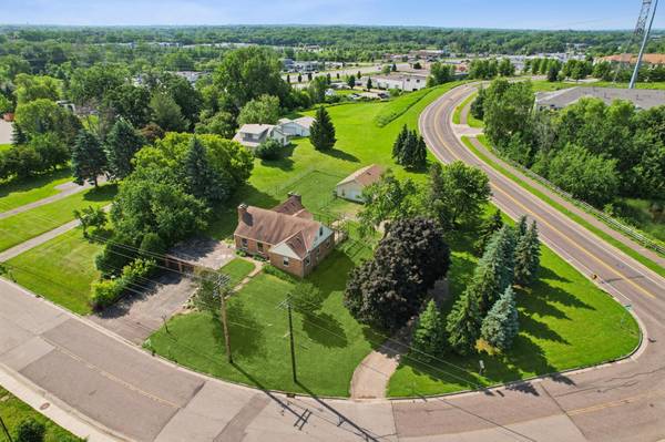 1272 County Road D CIR E, Maplewood, MN 55109