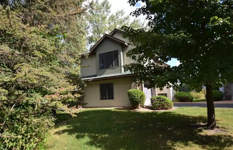 5700 Willow TRL, Shoreview, MN 55126