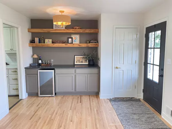 Inver Grove Heights, MN 55076,7118 Claude AVE